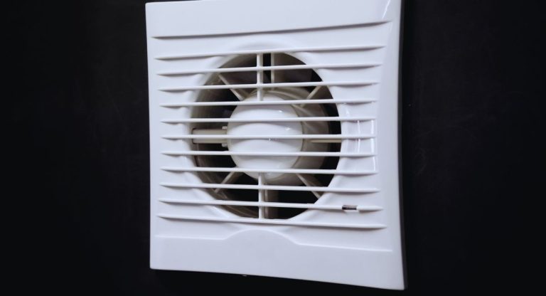 Ventilateur extracteur d'air mural avec grille de ventilation